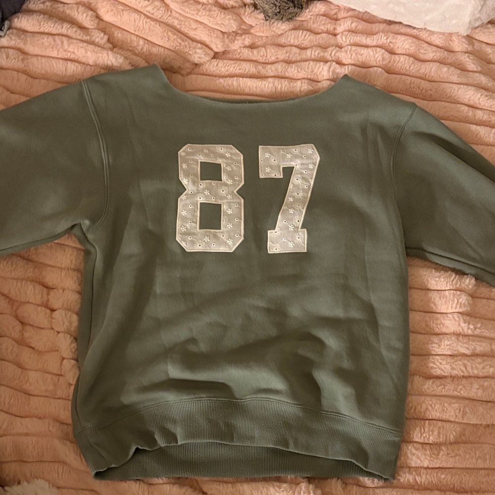 Green Sweatshirt with 87 Print